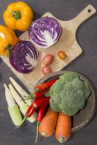 胡椒红色的木头各种蔬菜食物背景健康概念等多种菜类图片