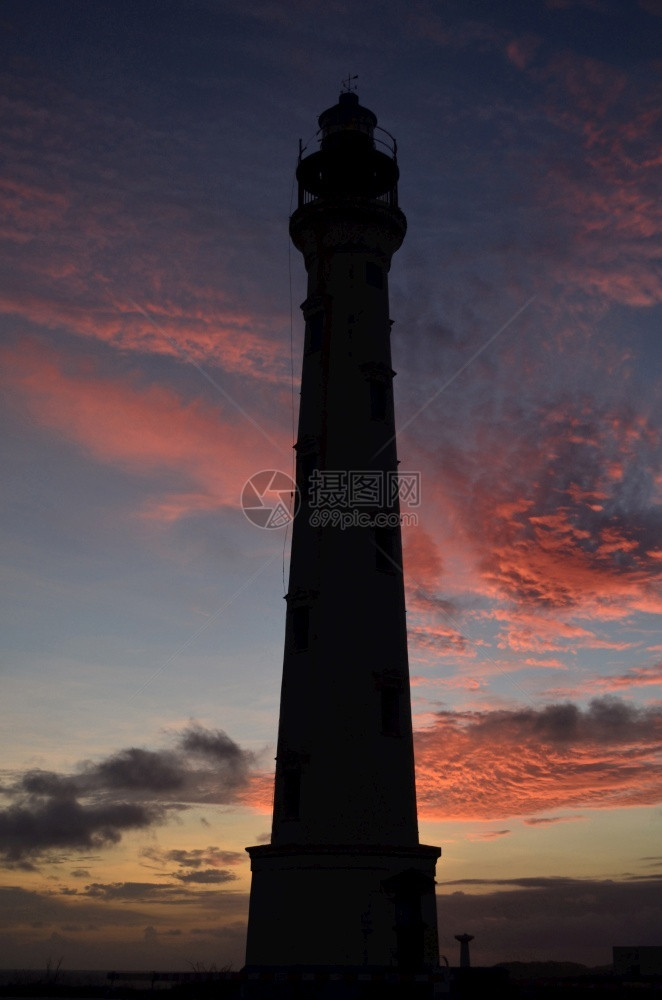 美丽的诺德支撑努尔阿鲁巴的灯塔被粉红云包围图片