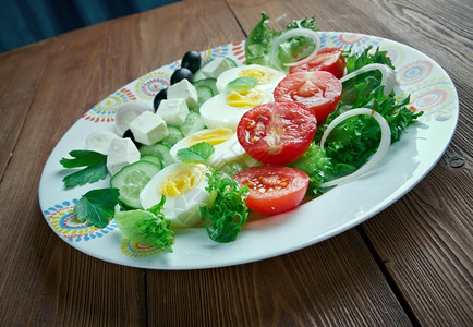 很多蔬菜组成的沙拉图片