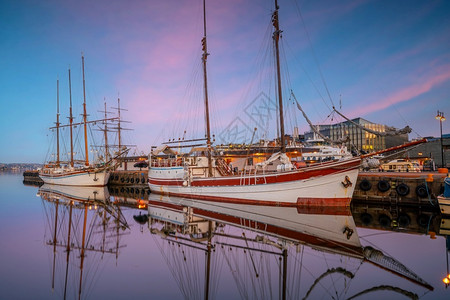 海滨奥斯陆市中心城天线日落时挪威城市风景镇船图片