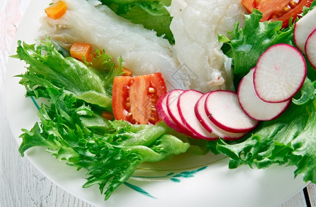 健康绿色鱼片密封鳕沙拉北爱尔兰菜图片