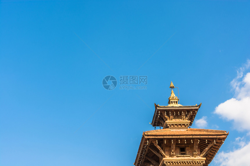 原来的旅游建筑学尼泊尔蓝天背景的佛教寺庙上方原装饰品尼泊尔图片