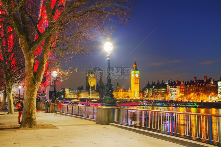 伦敦的概况英国与钟塔在夜间克拉夫琴科建筑学地标图片