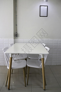 现代的硬木用餐内地经典制桌椅股票照片图片