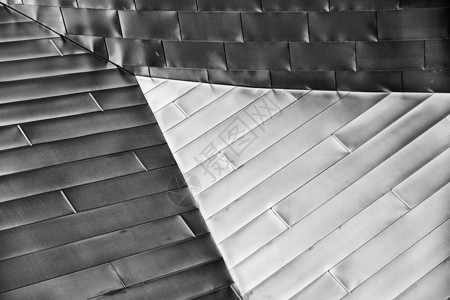 反思闪亮金属面板的现代建筑抽象结构反映突出三角形段的光亮度维加斯闪的图片