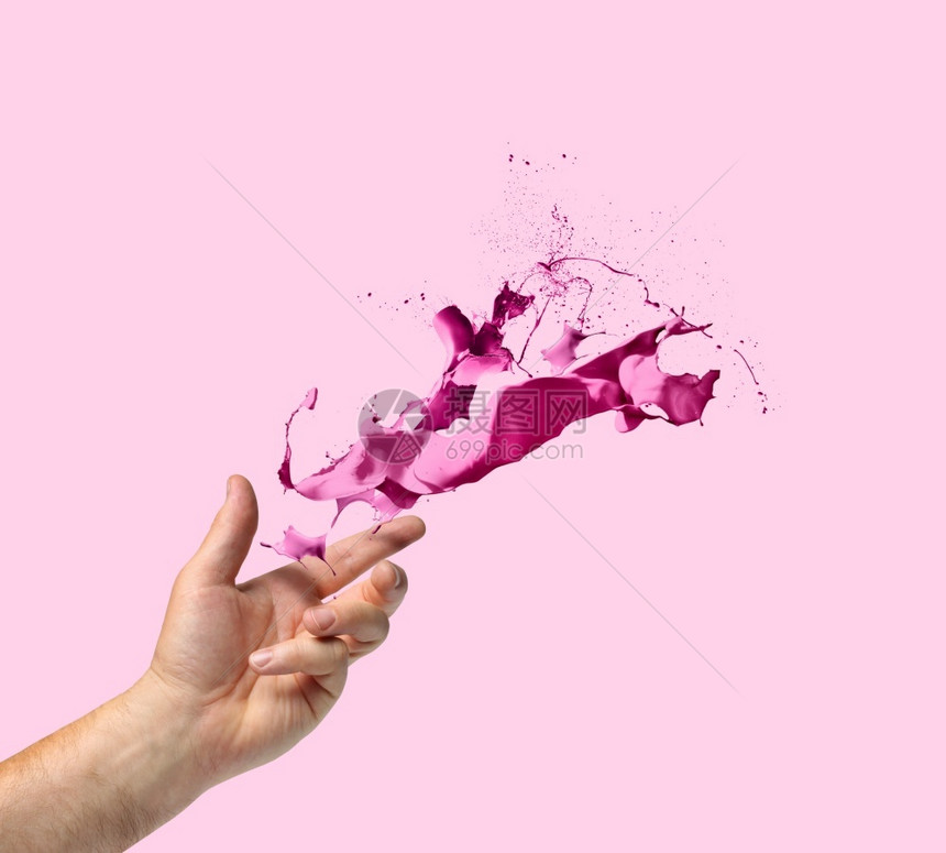 移动艺术的抽象在粉红背景上喷洒的创造手工喷洒的创意人工喷洒的手涂图片