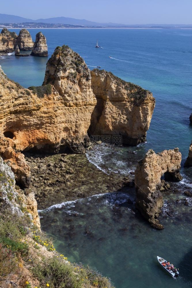 风景地中海葡萄牙阿尔加维拉各斯附近的PraiadoCamilo远景图片