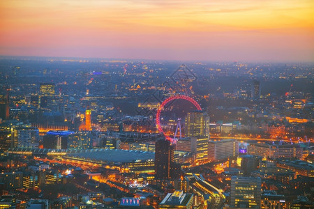 日落时伦敦市航拍图片