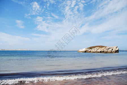 海岸葡萄牙BalealPeniche海滩的惊人和巨大岩石美丽图片