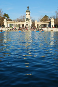 著名的闲暇船马德里水观著名公园图片