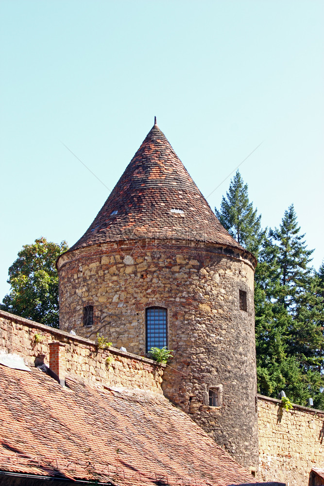 欧洲的防守克罗地亚萨格勒布大教堂旁边的塔楼是15世纪萨格勒布大教堂周围的部分防御墙图片