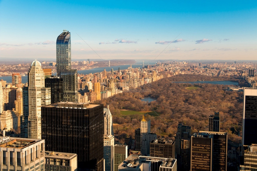 早期的城市从中央公园摩天大楼的美国纽约市视图早春中央公园早春鸟瞰图曼哈顿图片