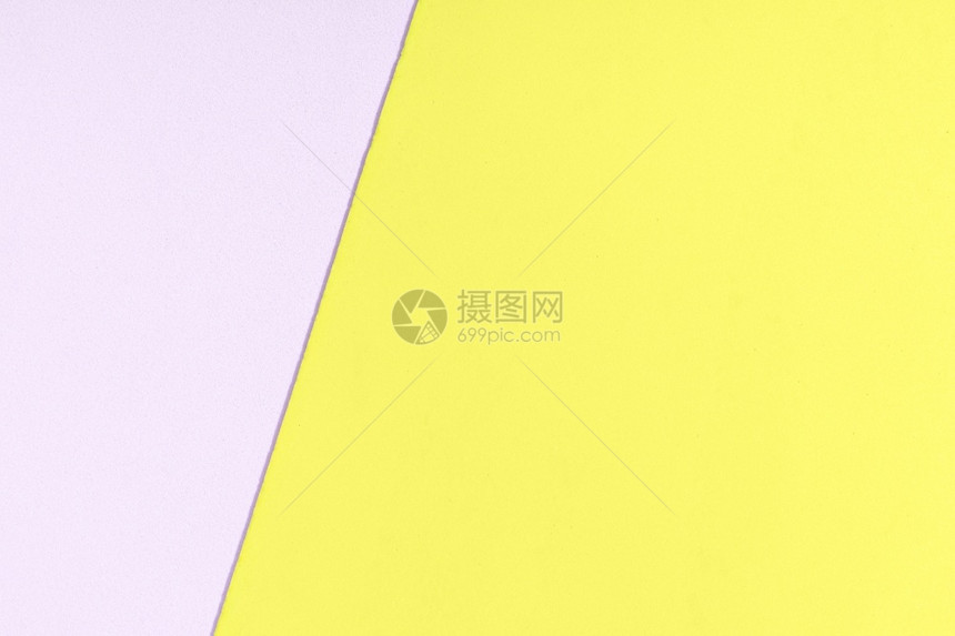垫黄色的带对角纹理背景的黄色和紫泡沫纸板多孔的图片