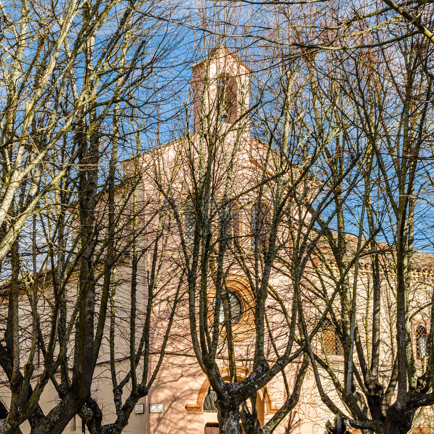 西班牙萨莫拉卡斯蒂利亚和里昂一座旧教堂的景象建筑学正面罗马式图片
