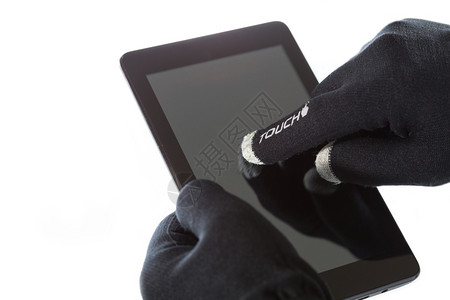 妇女使用专手套触摸器笔记本电脑现代的图片