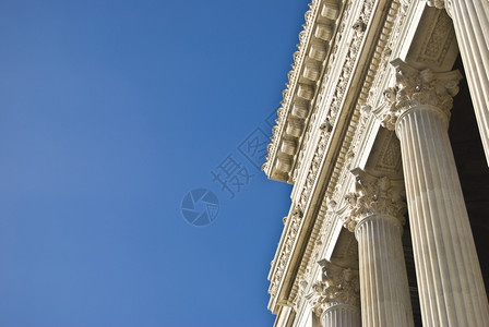 科林斯式结石显示其Corintha柱形的建筑物细节华丽的图片