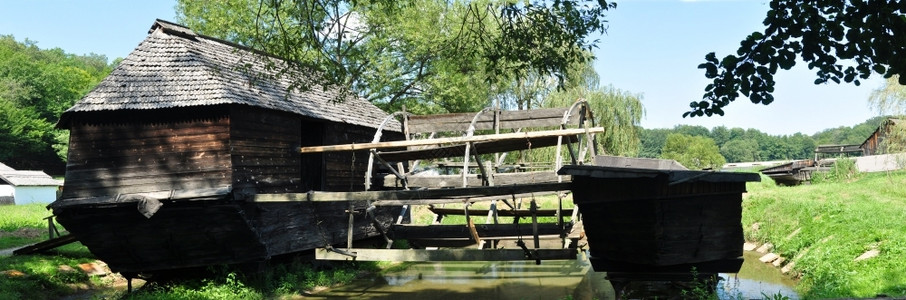Romania人种博物馆木质漂浮水磨坊文化民间屋图片