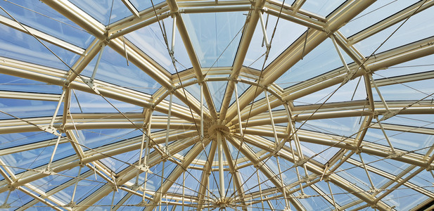 现代的金属结构上圆玻璃屋顶办公室建造背景图片