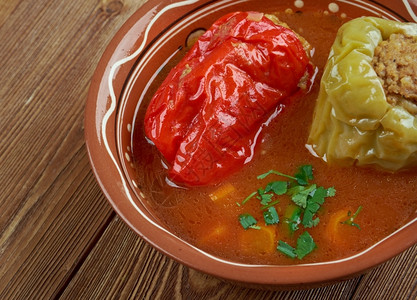 食物多尔马沙帕配上辣椒的汤Uzbek美食辣椒乌兹别克语乔巴图片