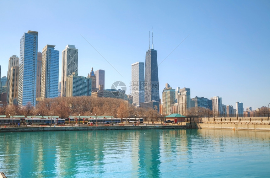 芝加哥市中心城风景的清晨水建筑学图片