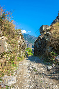 大约喜马拉雅山上一条路的旅游者在尼泊尔安纳普附近旅行户外亚洲人图片