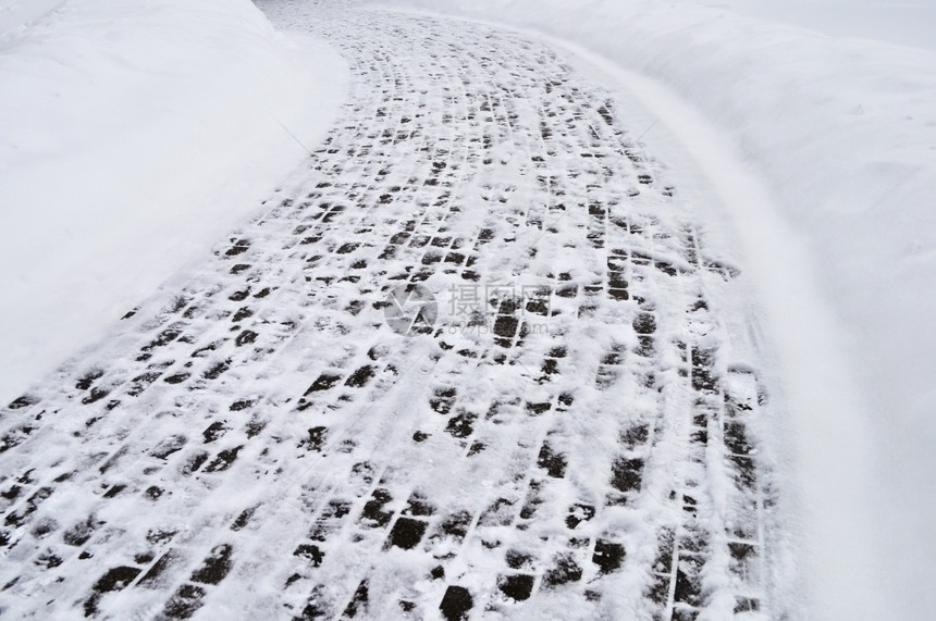 脚印城市冬季的雪覆盖了人行道背景旅游图片