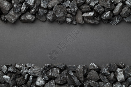 黑色的灰萃取由天然煤炭制成的黑框架文本空间图片