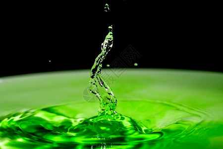 绿锡化水的清净滴运动抽象的新鲜图片