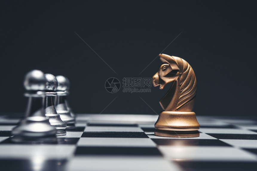 商业银马运动的象棋盘智力移动图片
