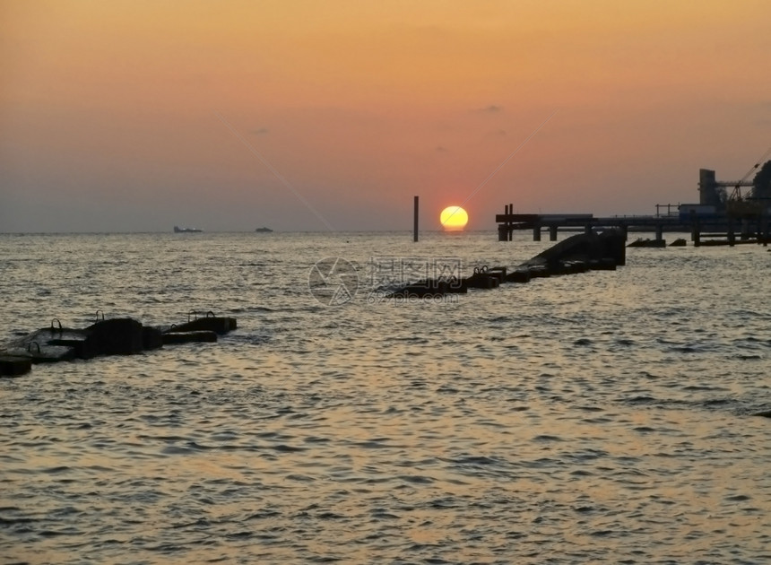射线假期自然红日夕阳和夏夜平静海图片