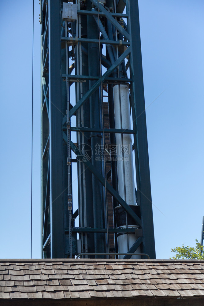 机械建造金属塔内巨型活塞的细节金属塔内巨型活塞的细节铁图片