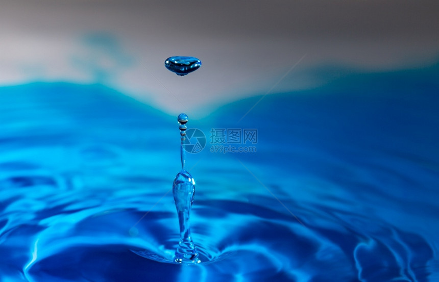蓝色有水的清净滴颜色美丽自然图片