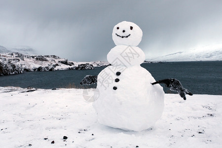 微笑冰岛东峡湾和冬季雪人天空欧洲图片