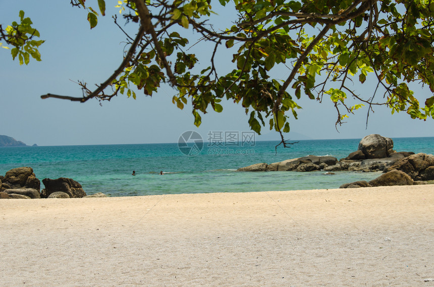 安达曼海的风景美丽普吉晴天海滩采取图片