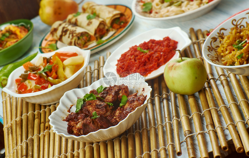 油炸新鲜的Schezwan烹饪亚洲传统菜类顶级风景辣椒图片