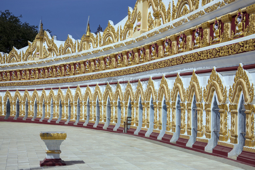 目的地实皆UMinThonzeCave缅甸Sagaing的佛教寺庙通泽图片