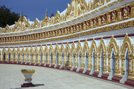 目的地实皆UMinThonzeCave缅甸Sagaing的佛教寺庙通泽背景图片