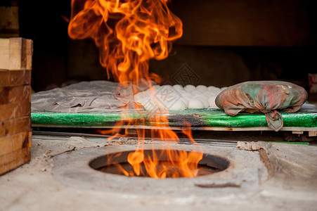 木头厨房着火了屋乡村的图片