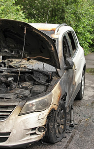 汽车被放火焚烧纵盗窃裸背景图片