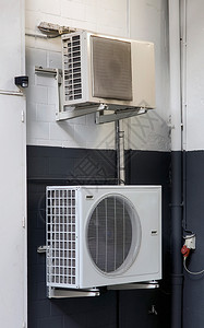 污染空气寒冷的工业墙上空调机的背景图片