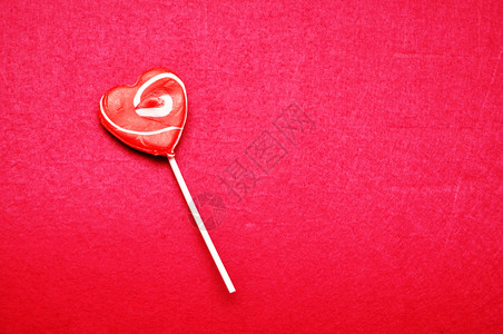 甜味假期心脏形状棒糖红色的图片