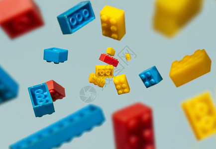 玩乐高积木坠落的积木色块玩具设计图片