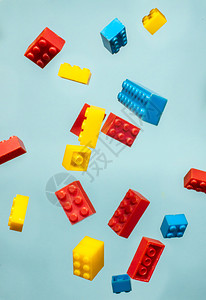 玩乐高积木坠落的积木色块玩具设计图片