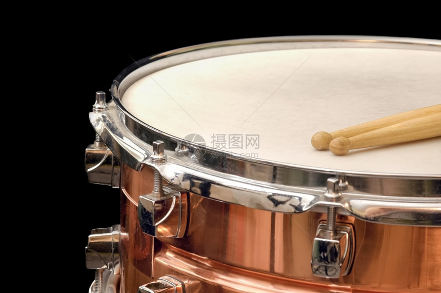 工艺韵律黑色的铜网球鼓和棍棒乐器图片