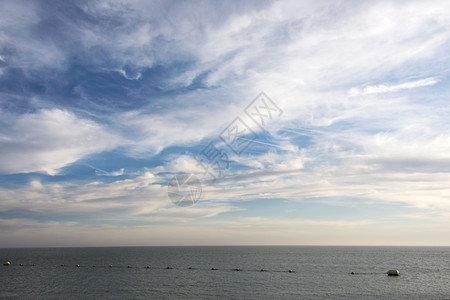 条纹北海荷兰有云和蓝天空镣铐景观背景图片