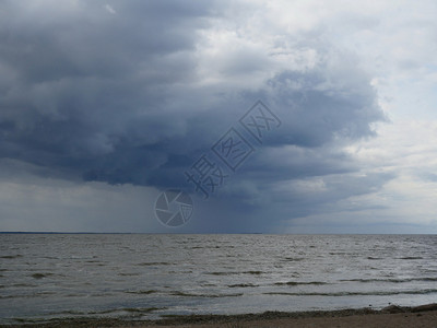 雷雨超级细胞龙卷风波罗的海上空戏剧风景天气观图片