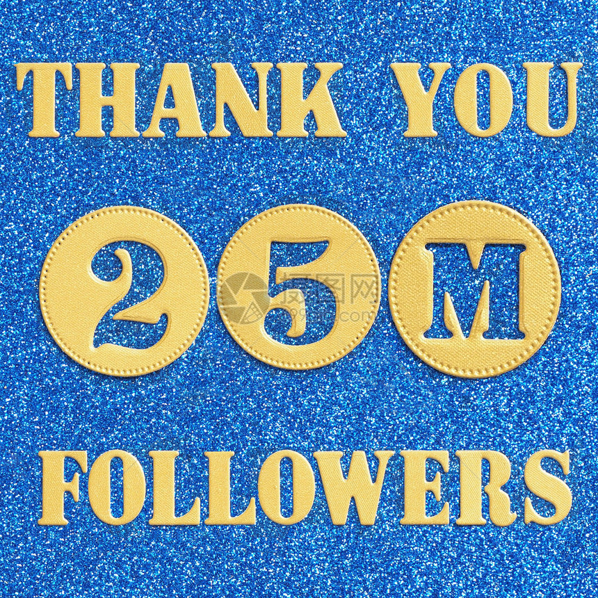 感谢250名追随者在金字母和数中传递信息给社交网络的朋友追随者们在光辉蓝色背景下为了金子评分图片