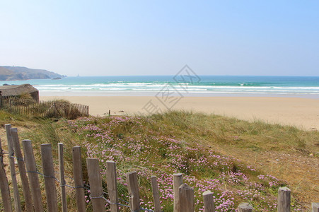 炮楼普洛戈夫法律潮水中拉兹角和BaiedesTrepasses海滩法国旅游岩石背景