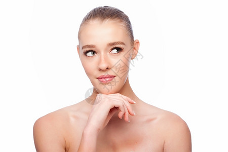 美丽的干净面容女人向着一边看美学喷洒皮肤护理的概念白色种人金发去角质图片