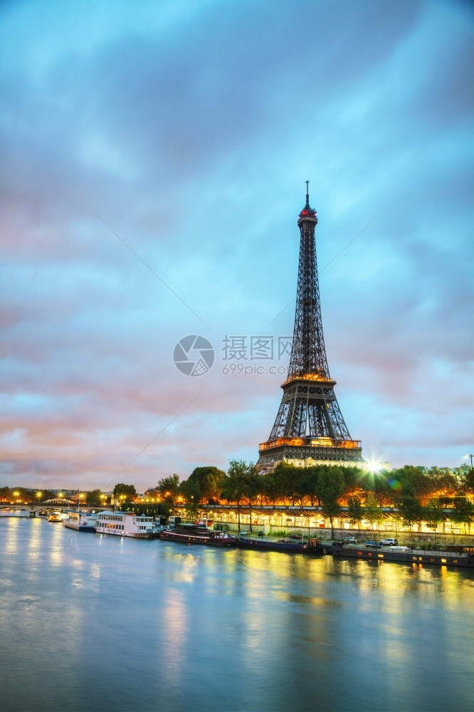 克拉夫琴科轮廓地标巴黎市风景与埃菲尔塔在早晨图片